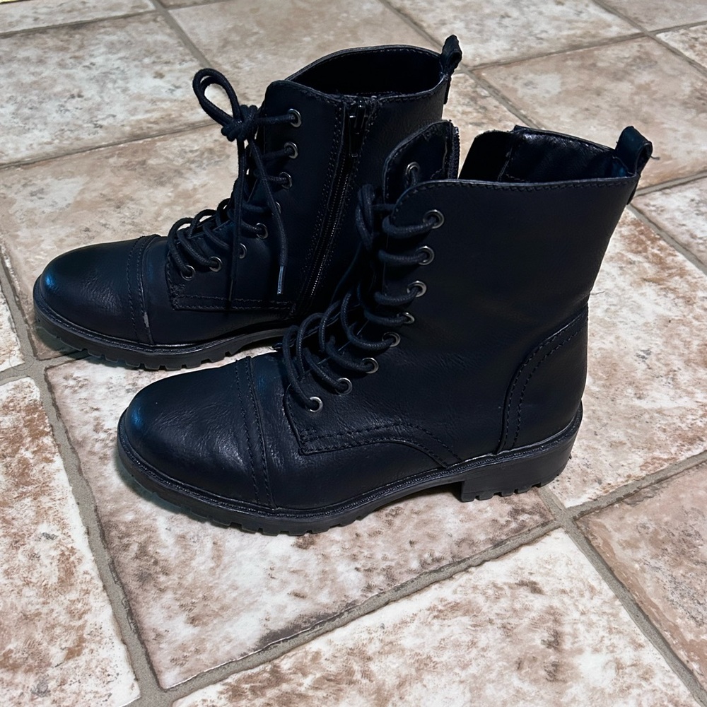 Universal Thread Leather Boots Women’s Size 6.5